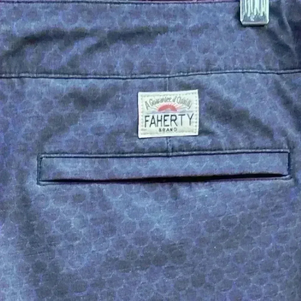Faherty All Day Midnight Fish Scale Print Shorts 9 Inch Inseam Men’s Size 36 EUC